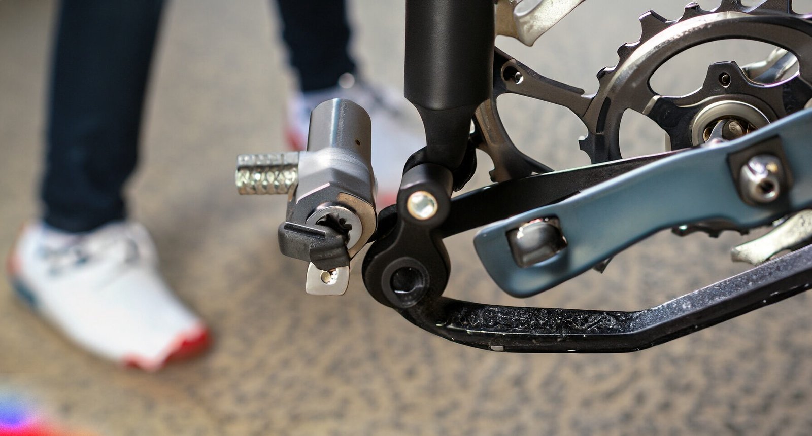 How to Remove Mountain Bike Pedals